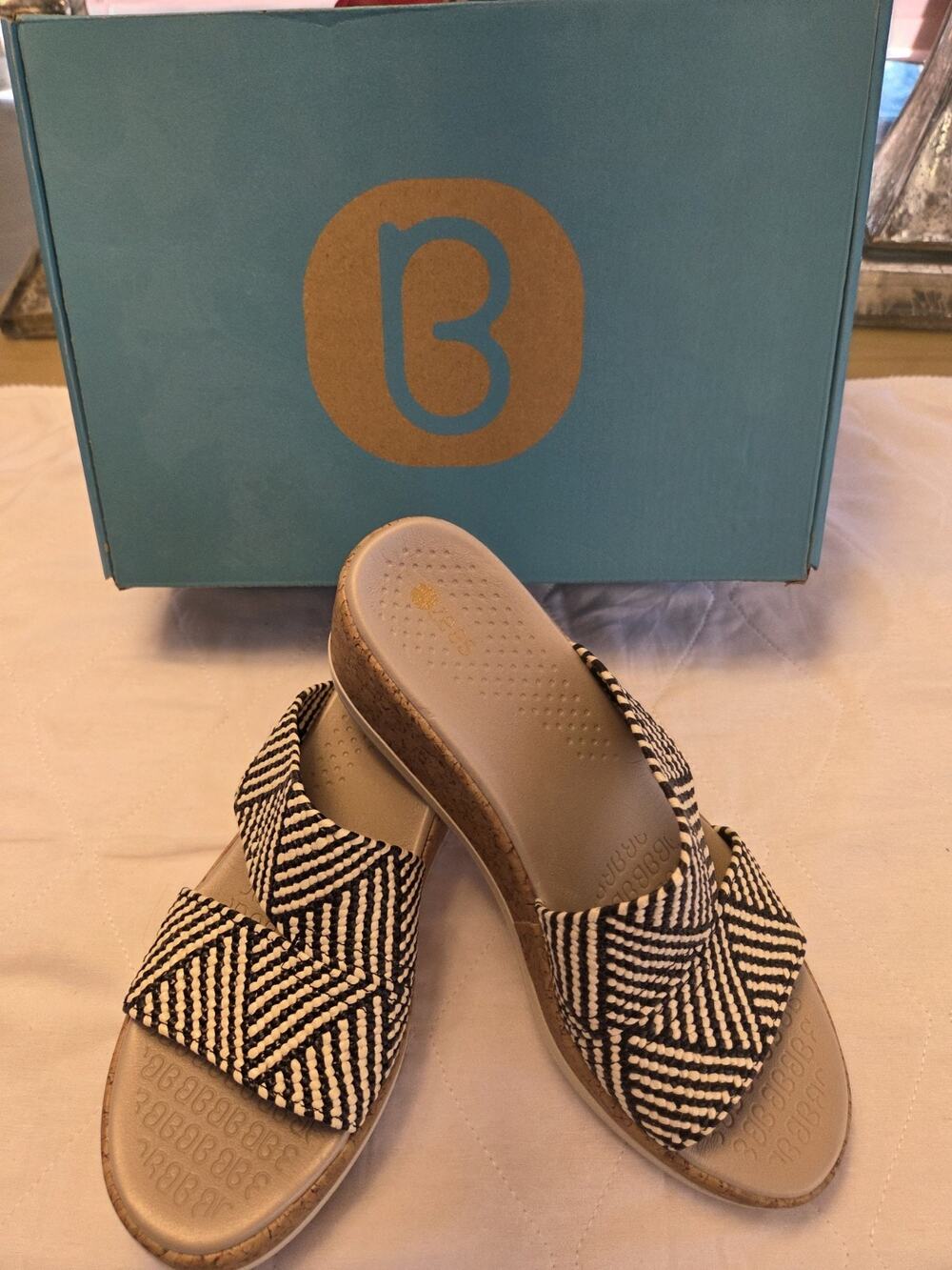 Bzees Cloud Technology Women's Cushioned Geometric Slide Sandals Black/White